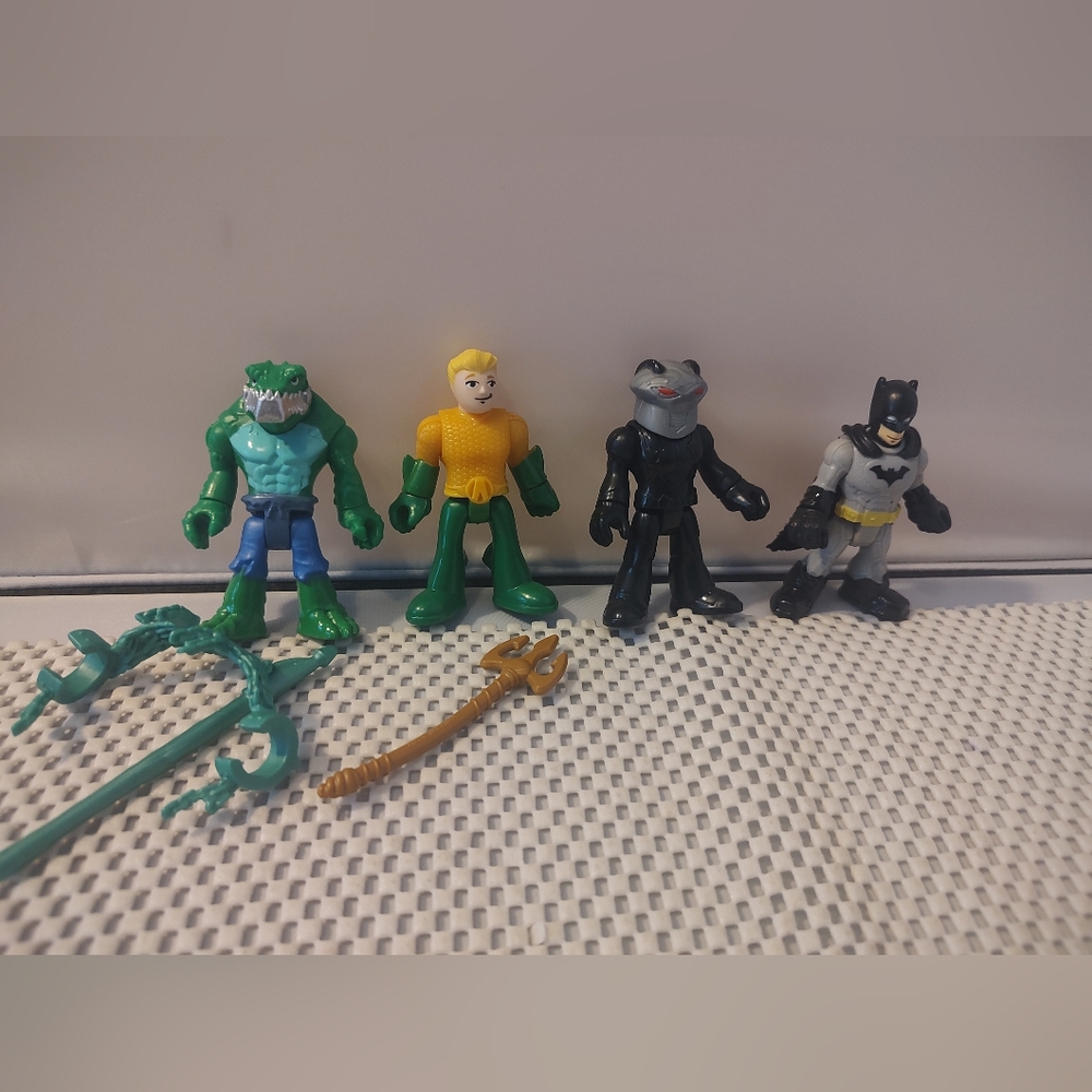DC Super Heroes Batman, Aquaman, Gator, Black Manta Figures Bundle Set